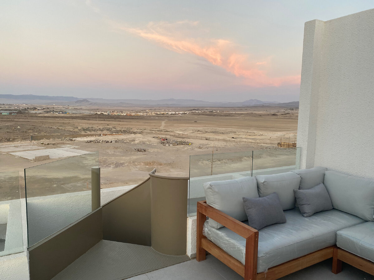 Там 2 этажа, барбекю, бассейн и куча еще всего😎😆