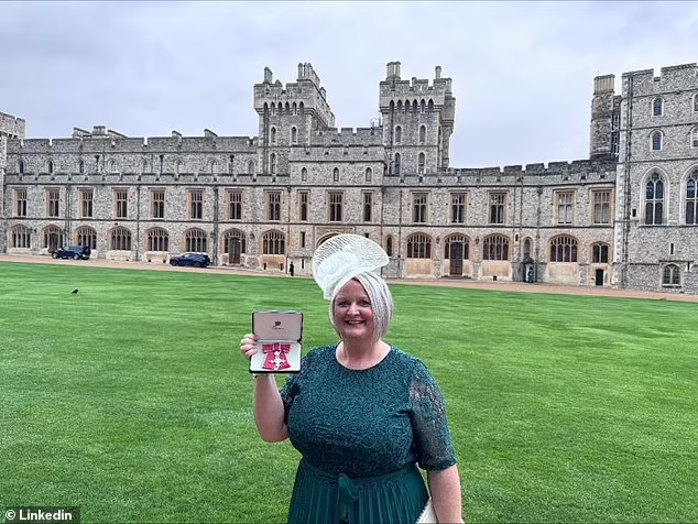 Принц Уильям выступил, а принц Гарри улетел | Елизавета II и компания ...