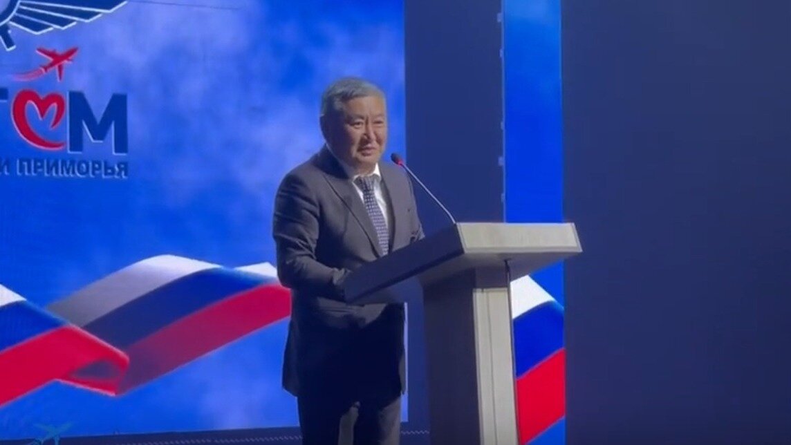     Глава Артёмовского городского округа Вячеслав Квон поздравил авиаторов с профессиональным праздником.