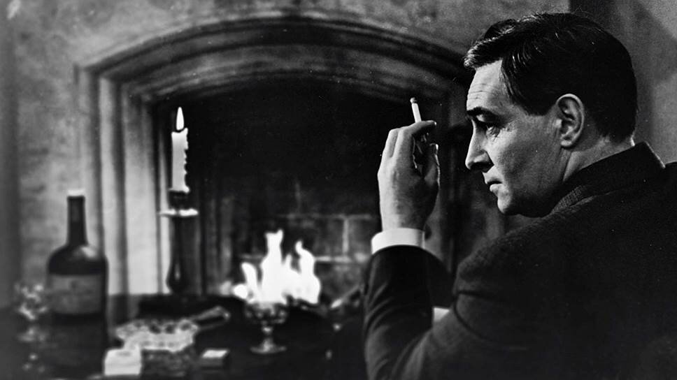 Левая рука Штирлица - Тихонова. Кадр из фильма "Семнадцать мгновений весны"