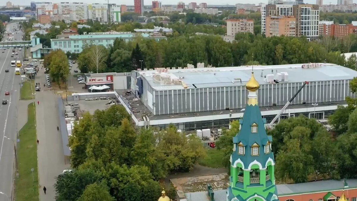     Удмуртия получит почти полмиллиарда рублей в нынешнем году на восстановление «Ижстали». Речь, к счастью, идет не о хоккейном клубе, продемонстрировавшем свою полную неконкурентоспособность в сезоне, а о ледовом дворце. Его реконструкцию планируется завершить до конца года.