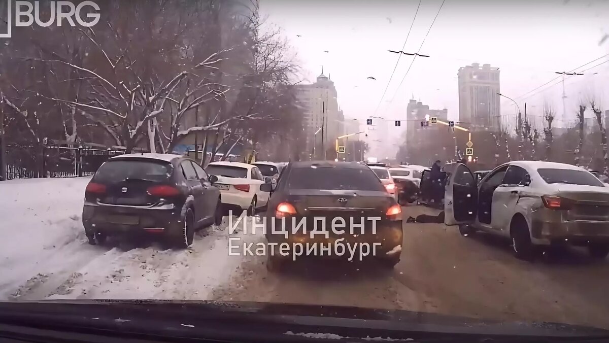 Неизвестные похитили водителя и пассажиров автомобиля в Екатеринбурге |  Новости Тагила TagilCity.ru | Дзен