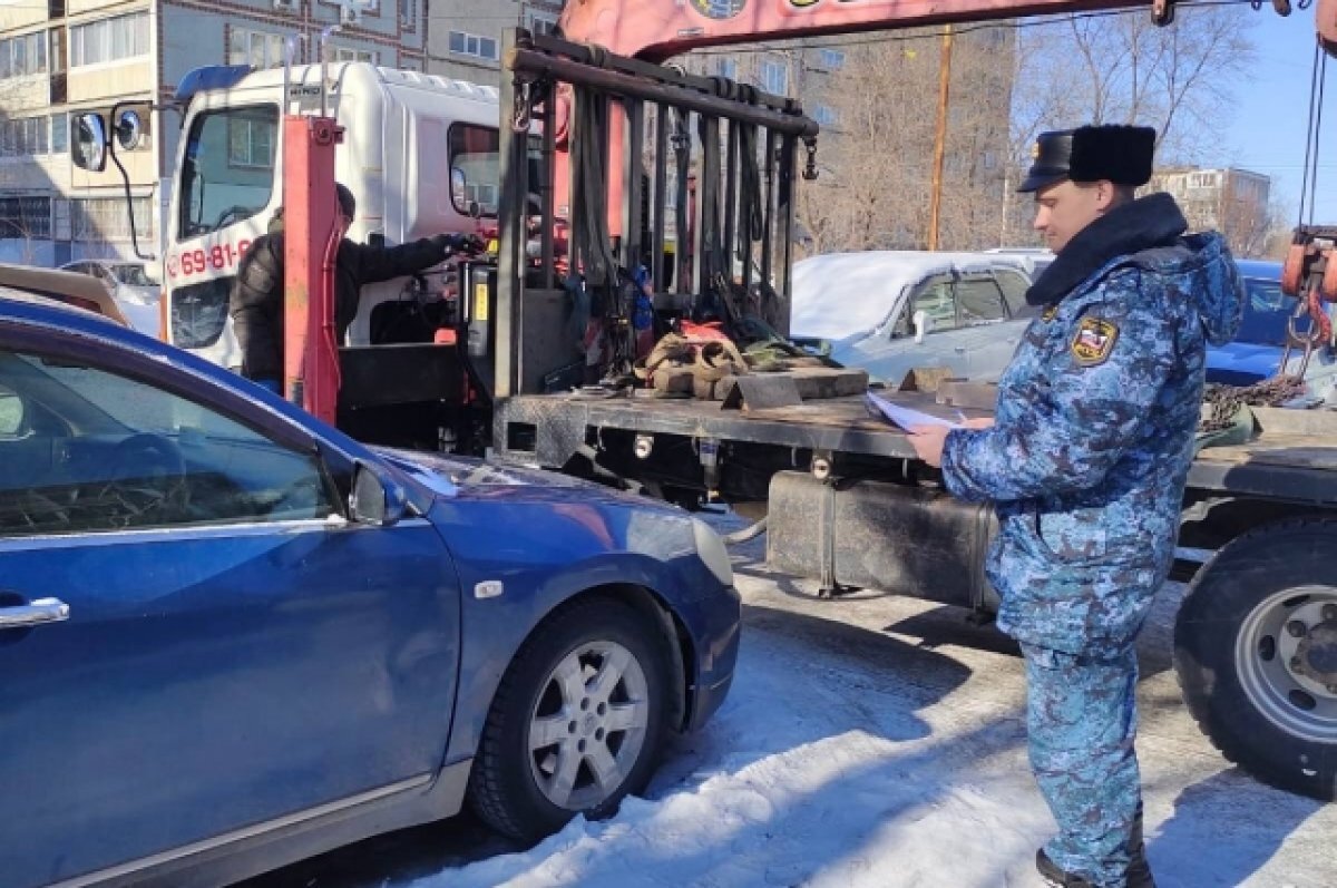    За долг по алиментам хабаровчанину арестовали автомобиль