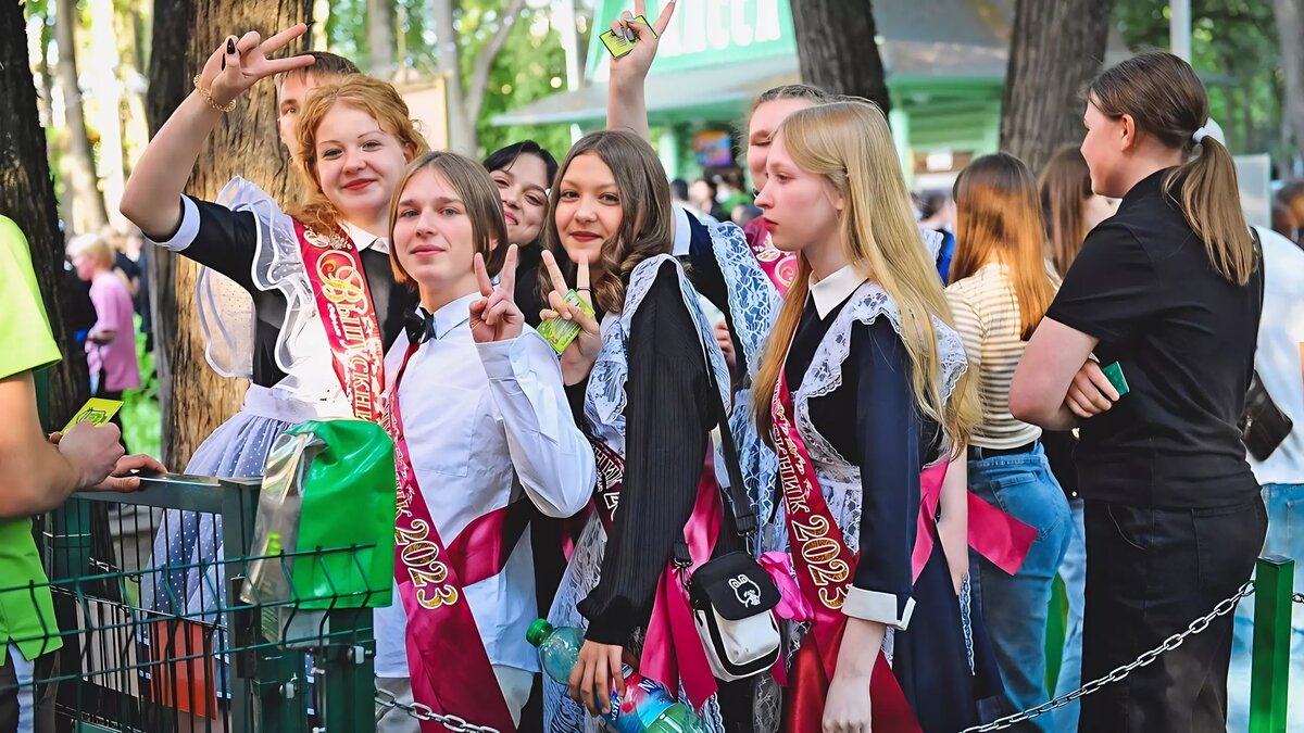     Бронь на июнь уже открыта. Чем ближе выпускной — тем дороже становится аренда.