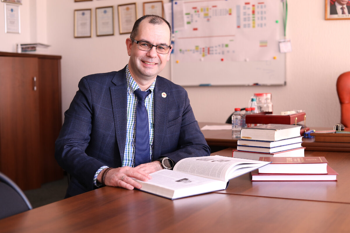 Глеб Куницын — автор полутора сотен статей в журналах «Сталь», «Металлург», «Чёрная металлургия» и других отраслевых изданиях, обладатель более 20 патентов. И желанный гость крупнейших научных конференций России.