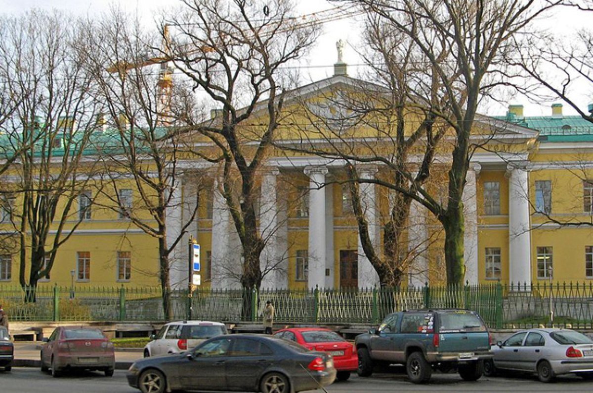    Мариинская больница в Санкт-Петербурге - одно из старейших медучреждений России, построенное в 1803 году.