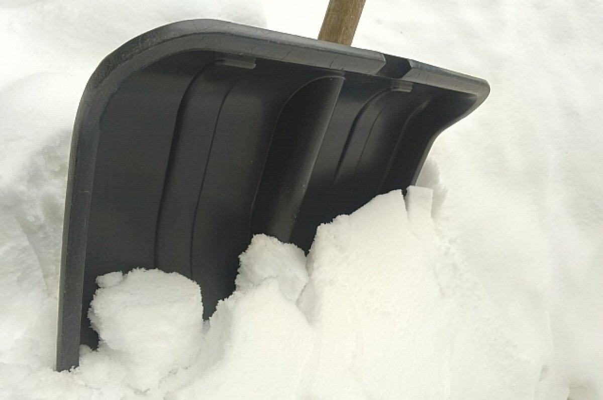    Уфимцы вынуждены сами чистить снег во дворах, не дожидаясь коммунальщиков