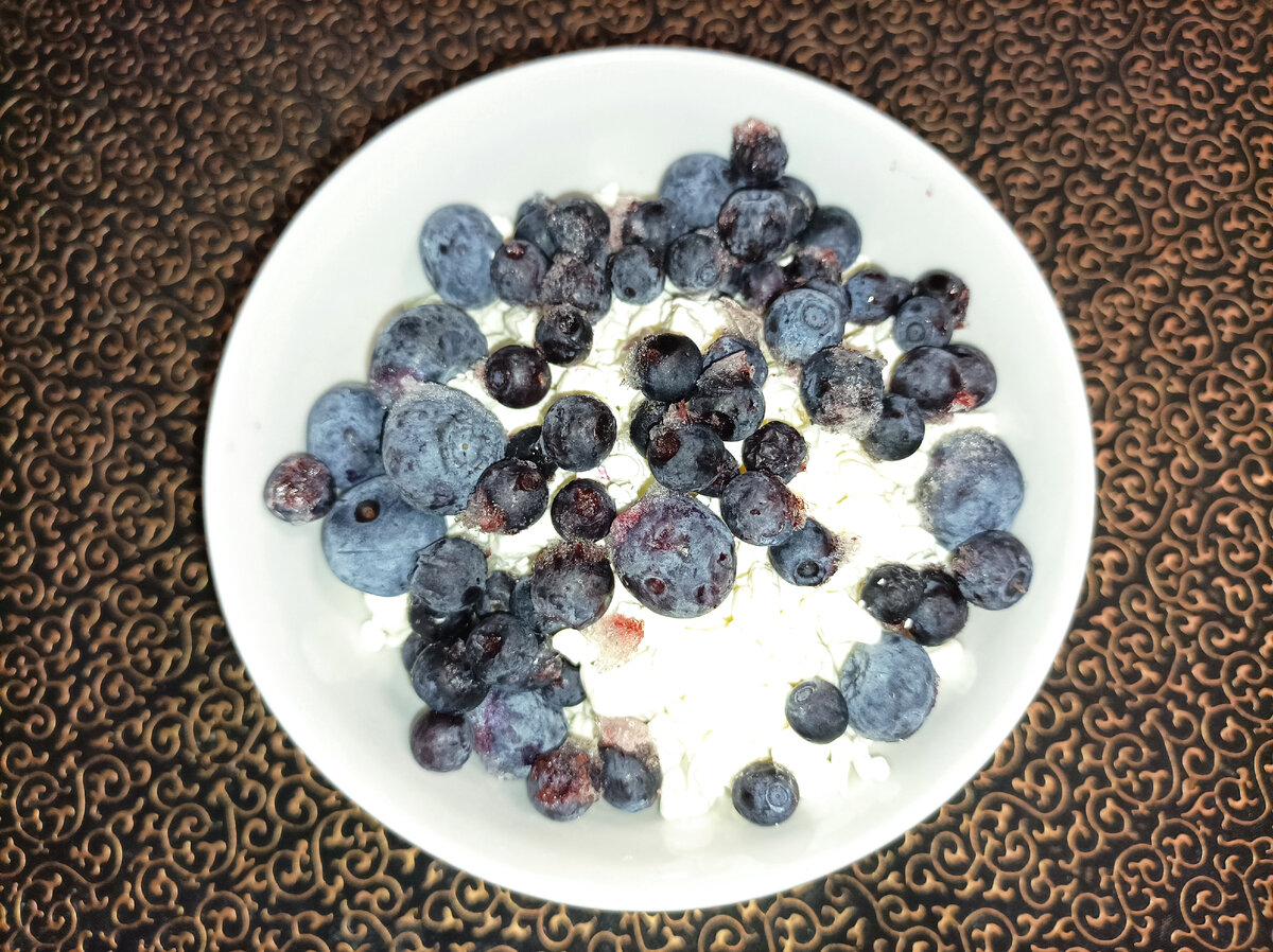 Творог с черникой и голубикой 