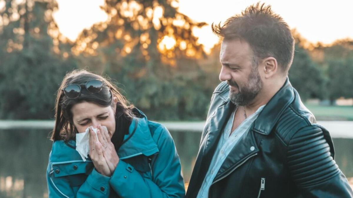 кашлять и чихать. когда нужно говорить человеку будь здоров. вежливые слова приветствия. общение с приятными людьми. слово здравствуй.