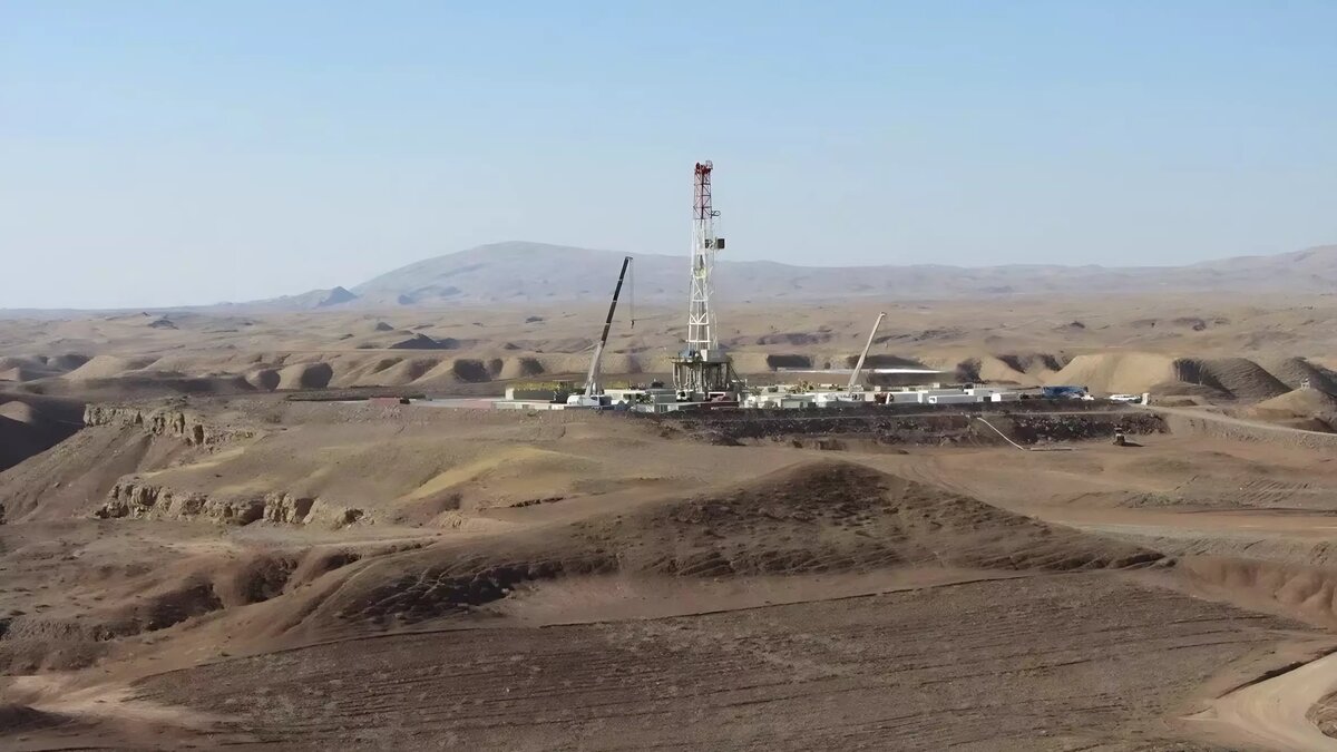     «Газпром» официально приглашен разрабатывать нефтяное месторождение «Эн-Насирия», скорее всего, силами «Газпром нефти», которая уже давно работает на активе «Бадра» в Ираке.