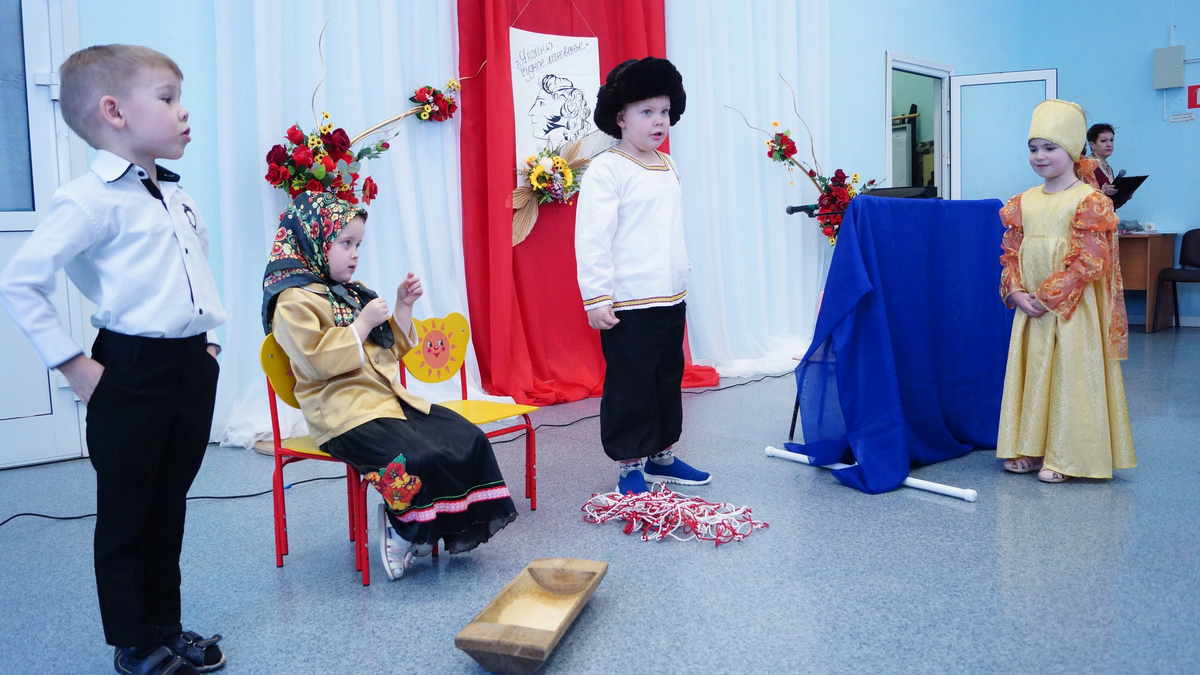 Конкурс чтецов 23 февраля в детском саду. Конкурс чтецов 23 февраля в детском саду. Конкурс чтецов на патриотическую тему. Атрибутика для конкурса чтецов к 23 февраля в детском саду. Украсить сцену на 9 мая.