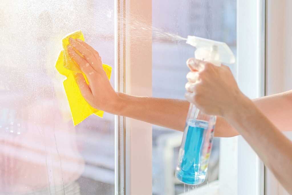 Чем можно помыть окна