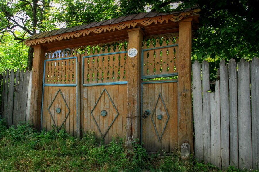 Заборы у храмов