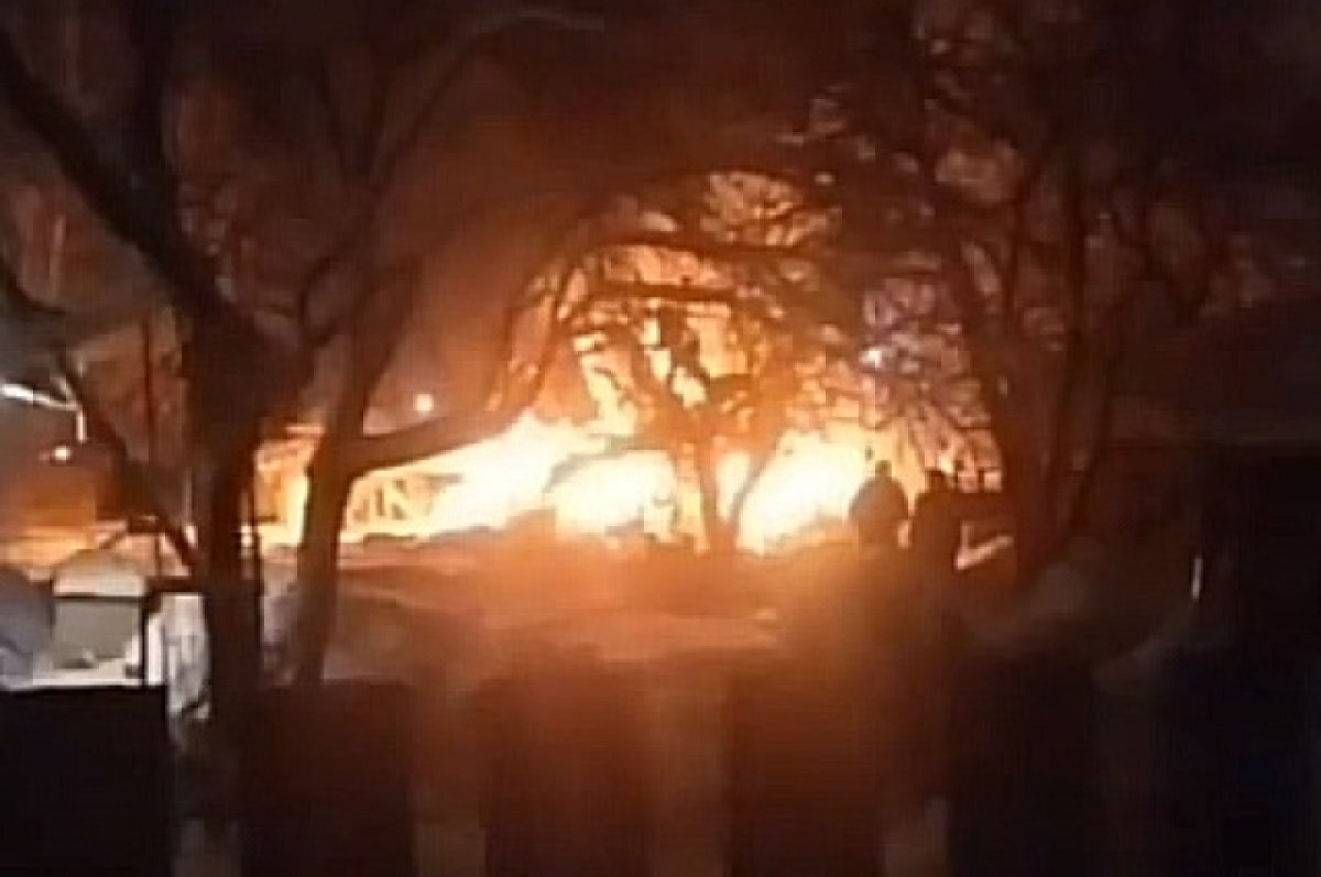    Появились видео и подробности пожара в бане, которая загорелась в Редкино
