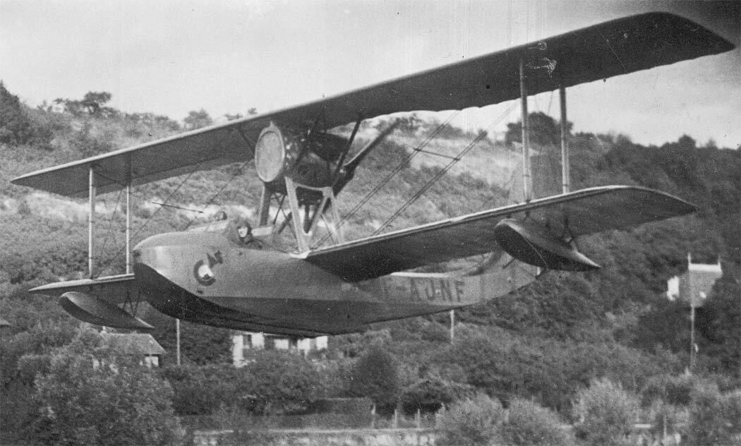 Многоцелевая летающая лодка FBA-17 в полете