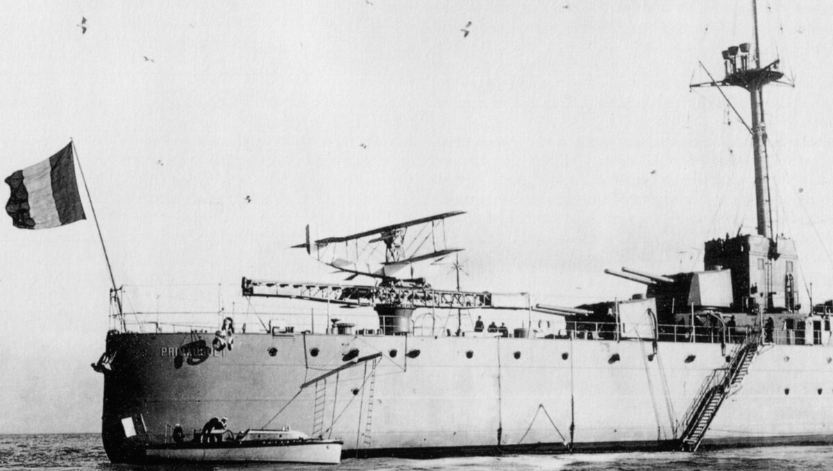 На юте «Примоге» катапульта с летающей лодкой FBA-17