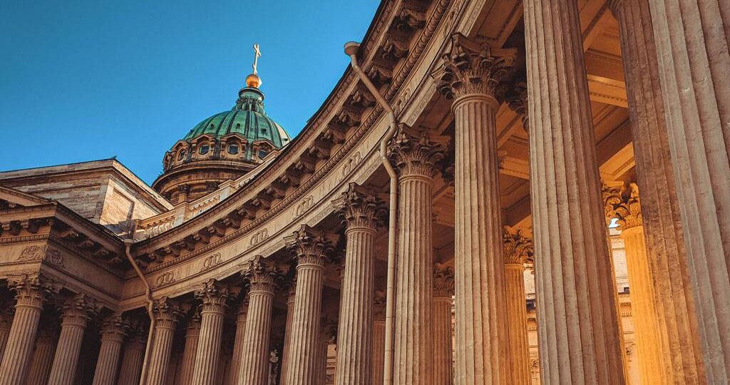 Какие достопримечательности Питера посмотреть в первую очередь?