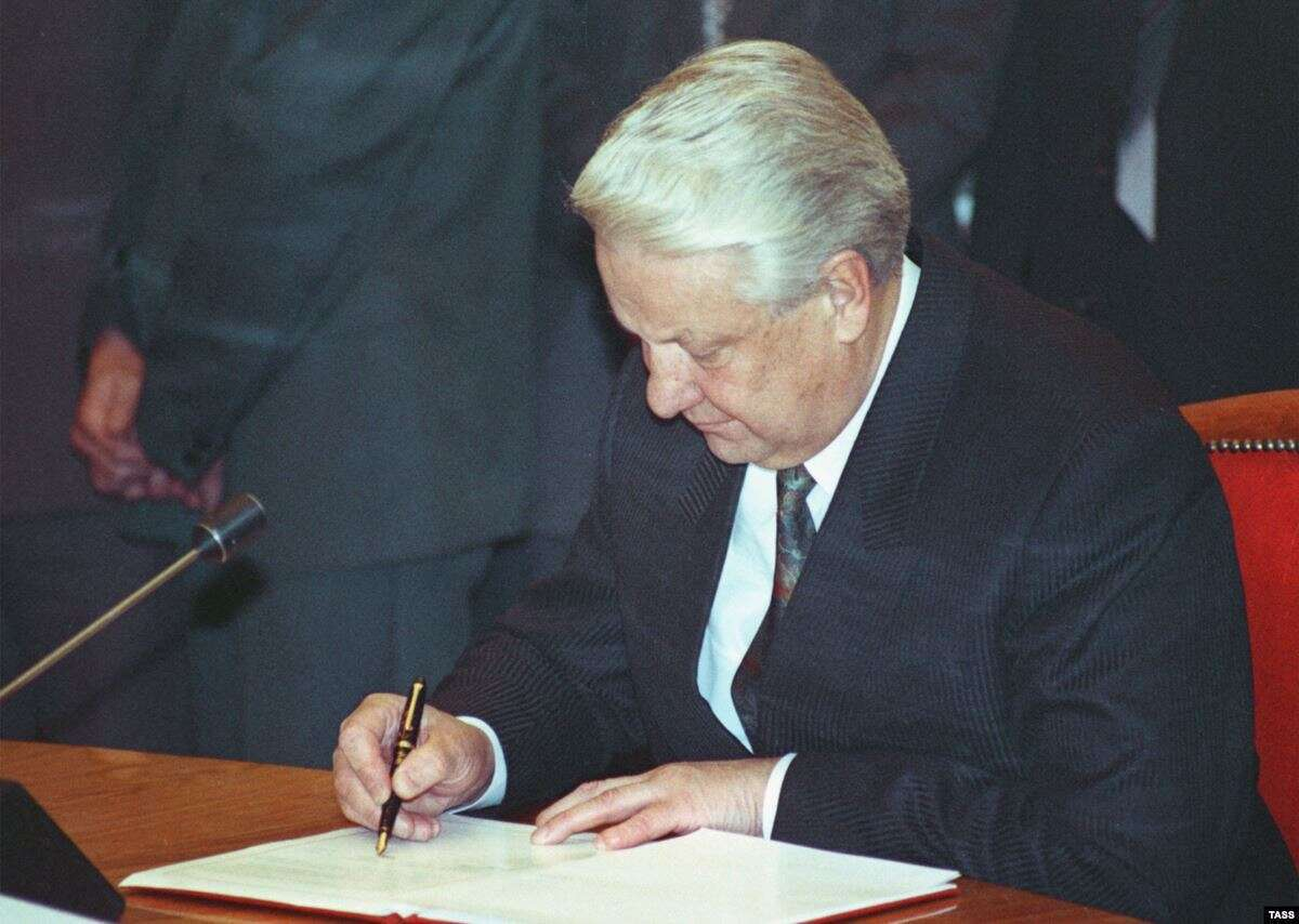 Президентство б н ельцина. Ельцин подписывает указ 1993.