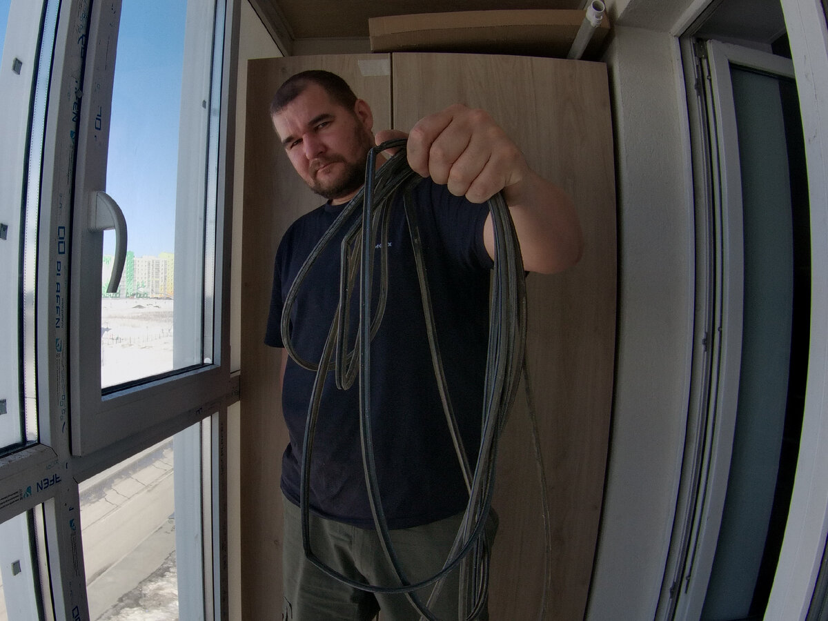 Фото автора. Замена уплотнителя на пластиковых окнах