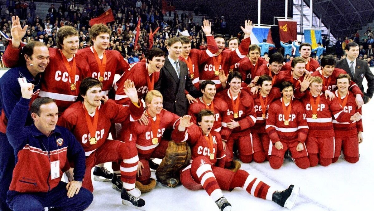 ...начиная с 1989 года практически все «передовики» этого вида спорта перешли в иностранные хоккейные лиги и практически никто не вернулся обратно.