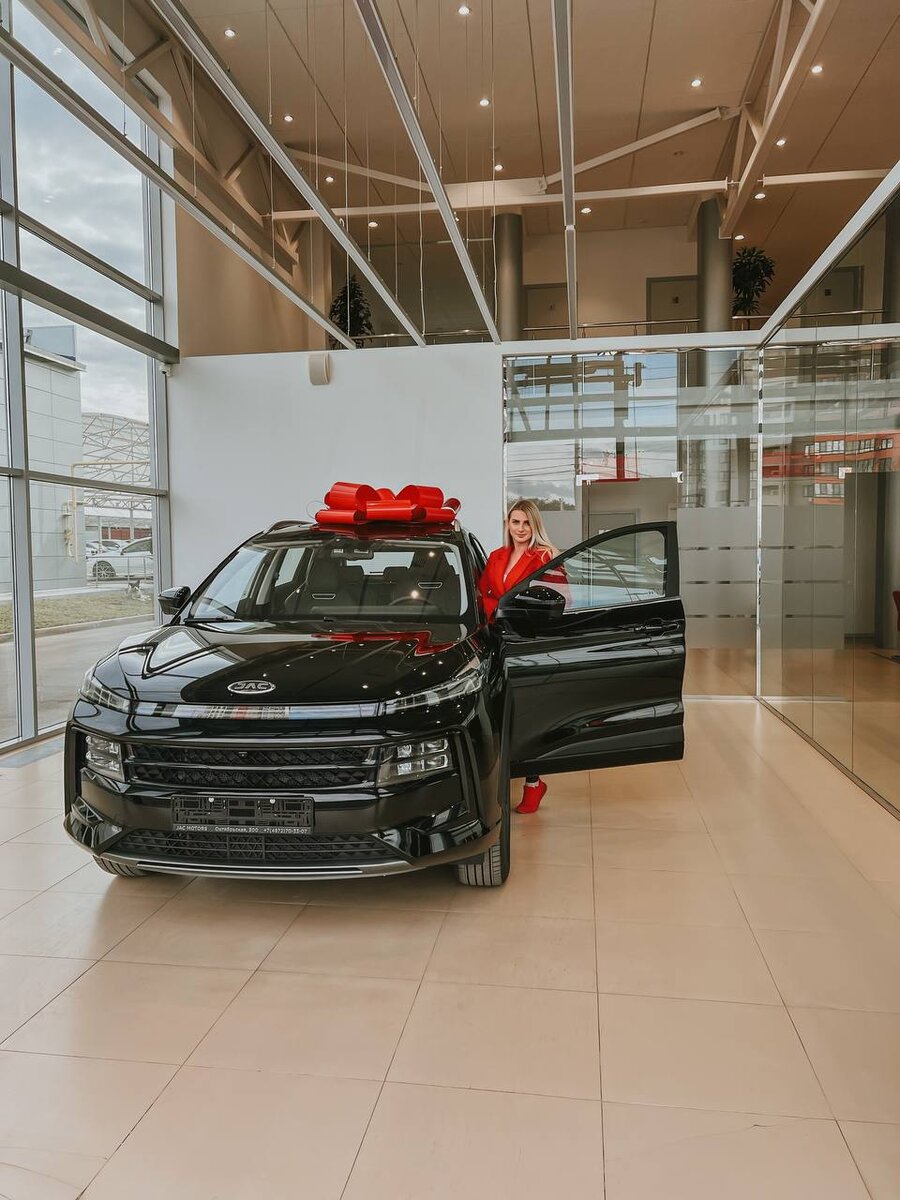 Счастливая обладательница JAC JS6