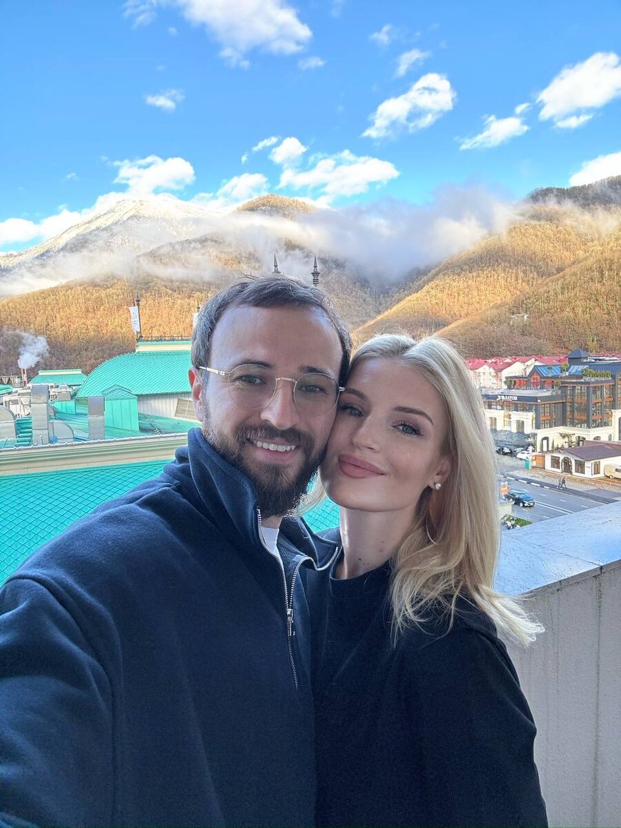 На фото: Михаил Гребенюк с женой