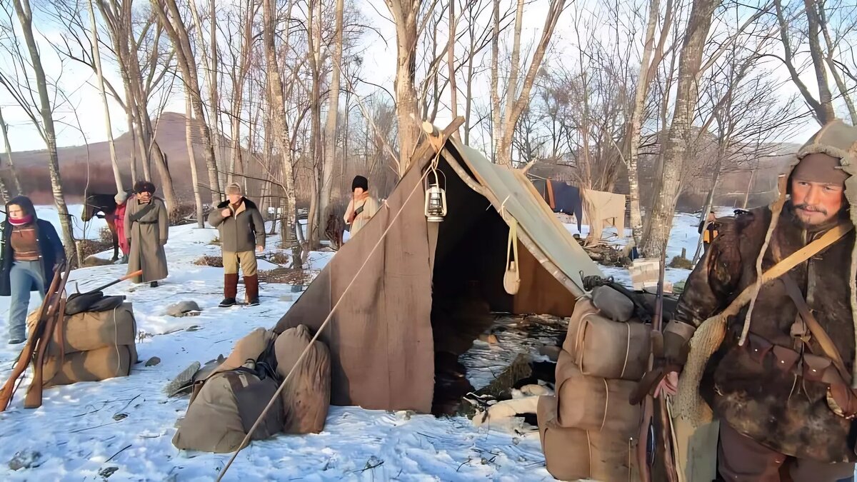     В Приморском крае продолжаются съёмки сериала «Арсеньев» (16+). Натурные сцены первой встречи Владимира Арсеньева и Дерсу Узала сейчас снимают под Партизанском.