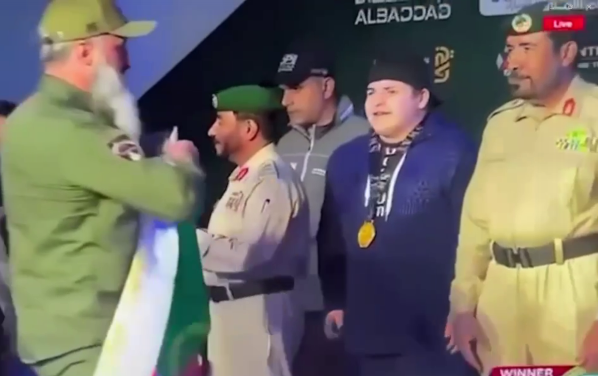 Нейро хирург 22 больница. Он был хирургом даже нейро владимир высоцкий текст. Анекдоты карикатуры. Исаак израилевич минц. Отдача оружия это движение оружия.