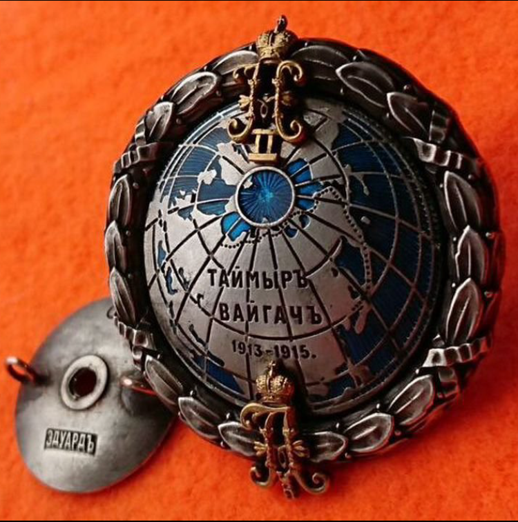 книга история 20 века. история мировой 20 век. глазунов вклад народов ссср. газеты 20 века америка. илья глазунов картины история россии 20 век.