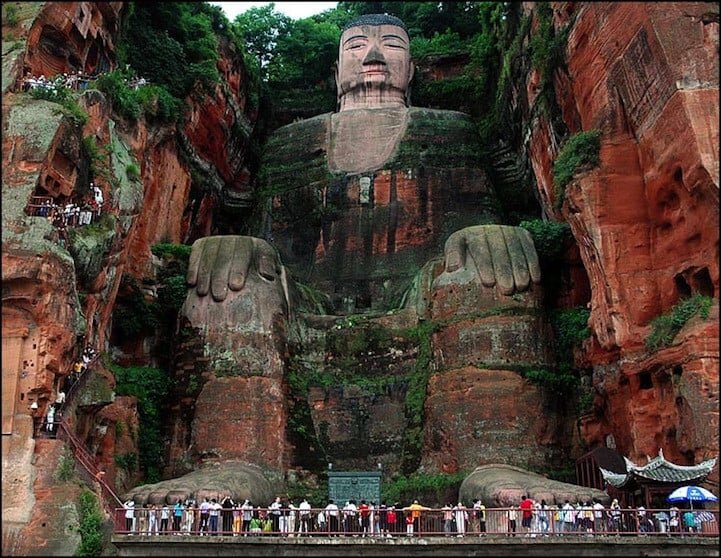 Будда в Лэшане Китай. Большой Будда Лэшань. Статуя Будды в скале в Китае. Статуя Будды в Лэшане.