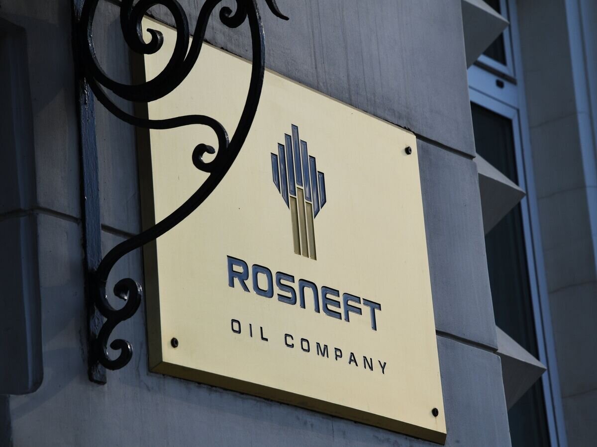    Табличка на здании компании "Роснефть"© РИА Новости / Наталья Селиверстова