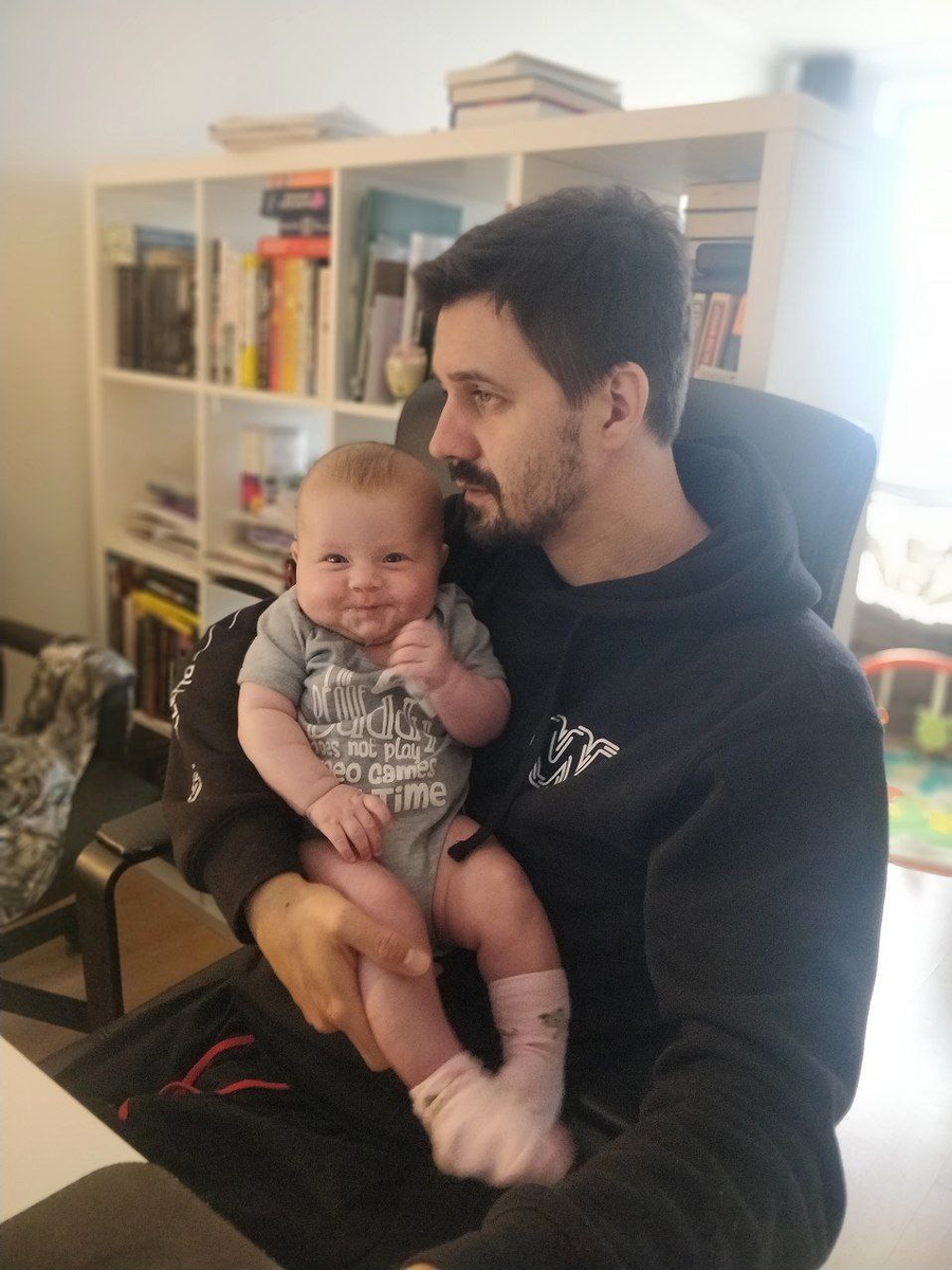 Товарищеские матчи сборных по хоккею. Два игрока играют в следующую. Два игрока играют в следующую игру перед ними лежат две кучки камней. Следующую игру детскую. 2 игрока играют в следующую игру.