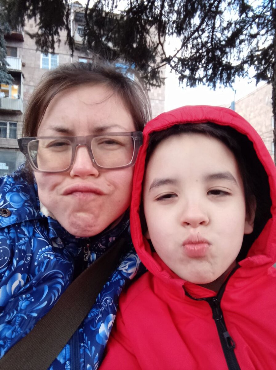 Тут мой и Фомуськин, вчера на лавочке присемши.