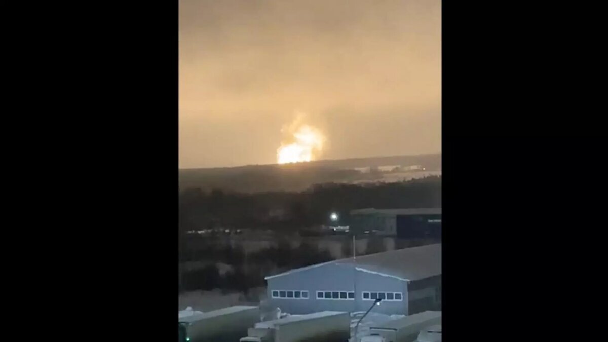     Глава Удмуртии Александр Бречалов в своем официальном телеграм-канале опубликовал видеообращение к жителям региона, где заявил, что ночной хлопок в Завьяловском районе чрезвычайным происшествием не является. Поэтому никаких комментариев от властей не будет.