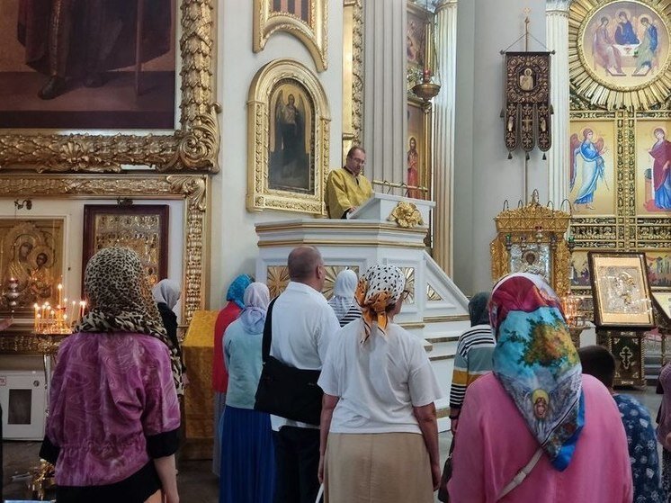     В этот день нужно зажечь свечу и поставить ее в главной комнате дома или квартиры. Фото: «МК в Питере»