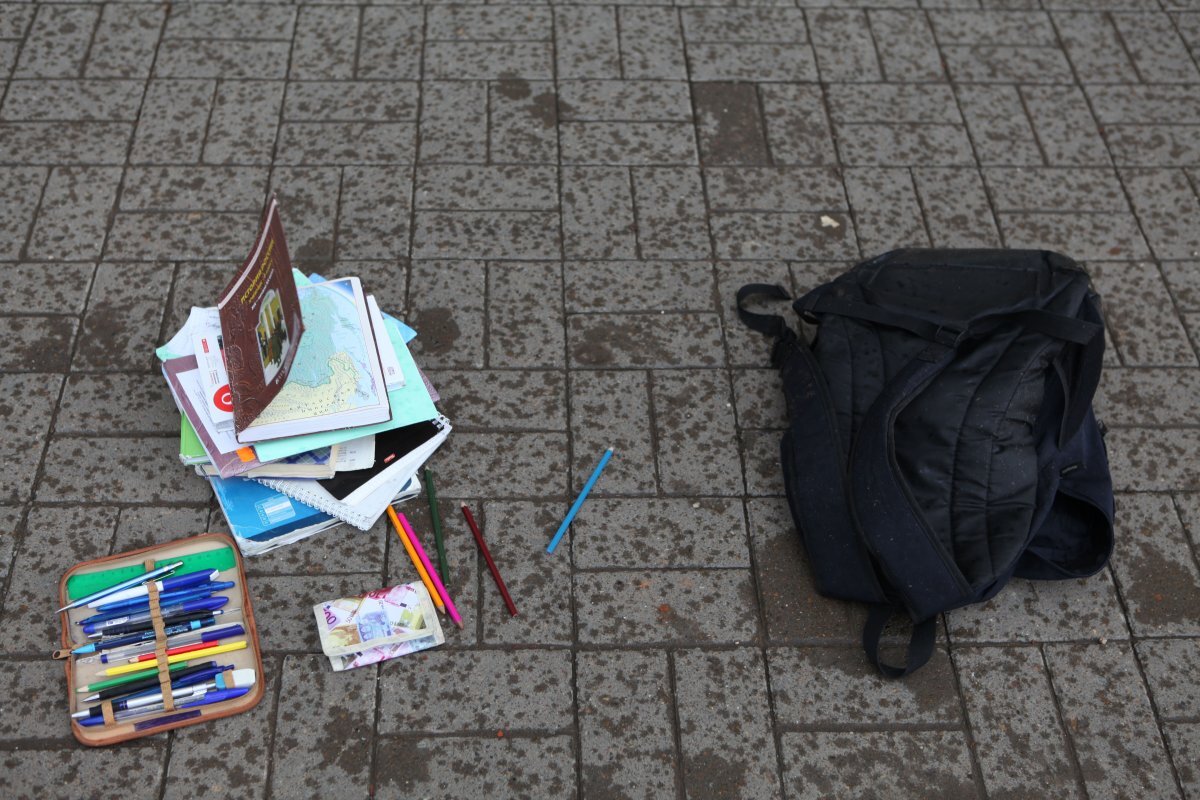    Тело 13-летней школьницы обнаружила младшая сестра на Ржевке