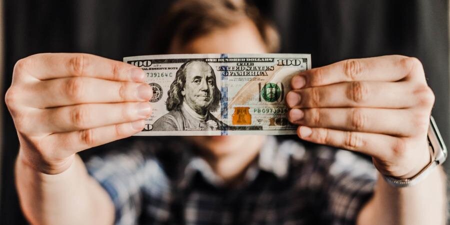 Эксперт ожидает курс доллара по 90-95 рублей и выше