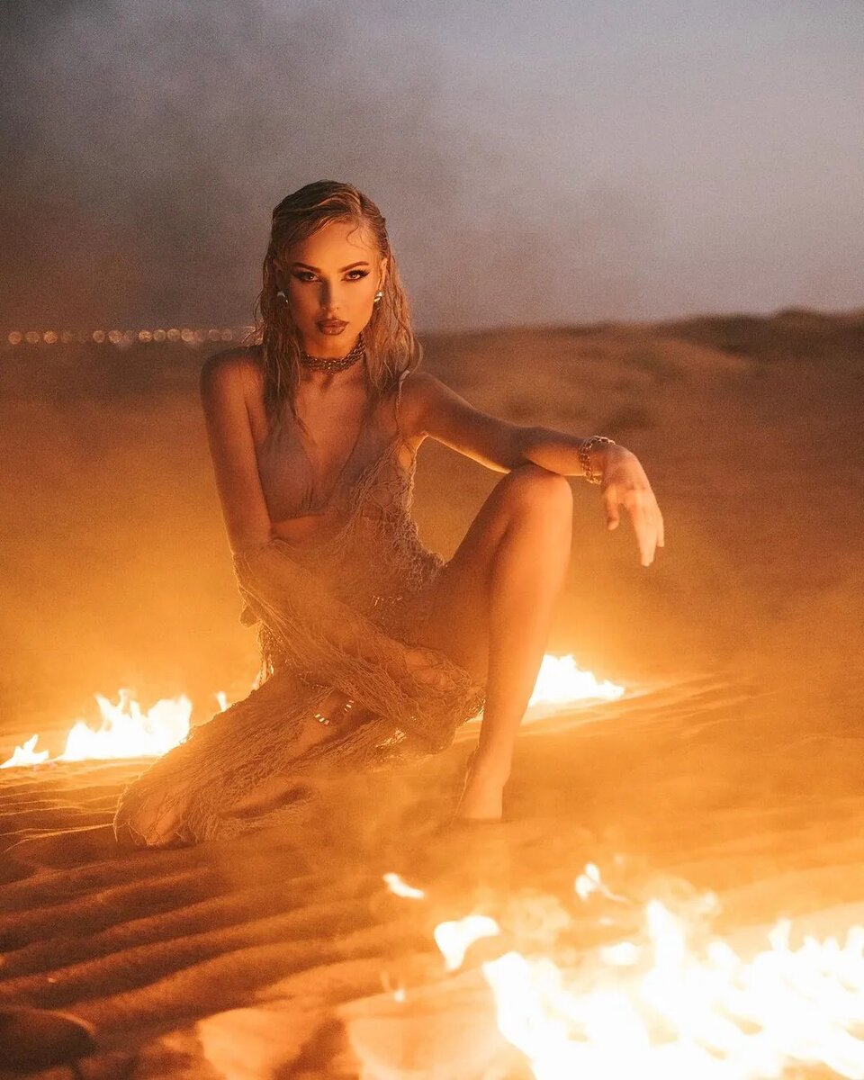 От этих красоток невозможно оторвать взгляд! Всё дело в их пропорциях тела &mdash; они слишком хороши. Девушки уверены в своей красоте и умеют показать себя с выгодного ракурса.-36