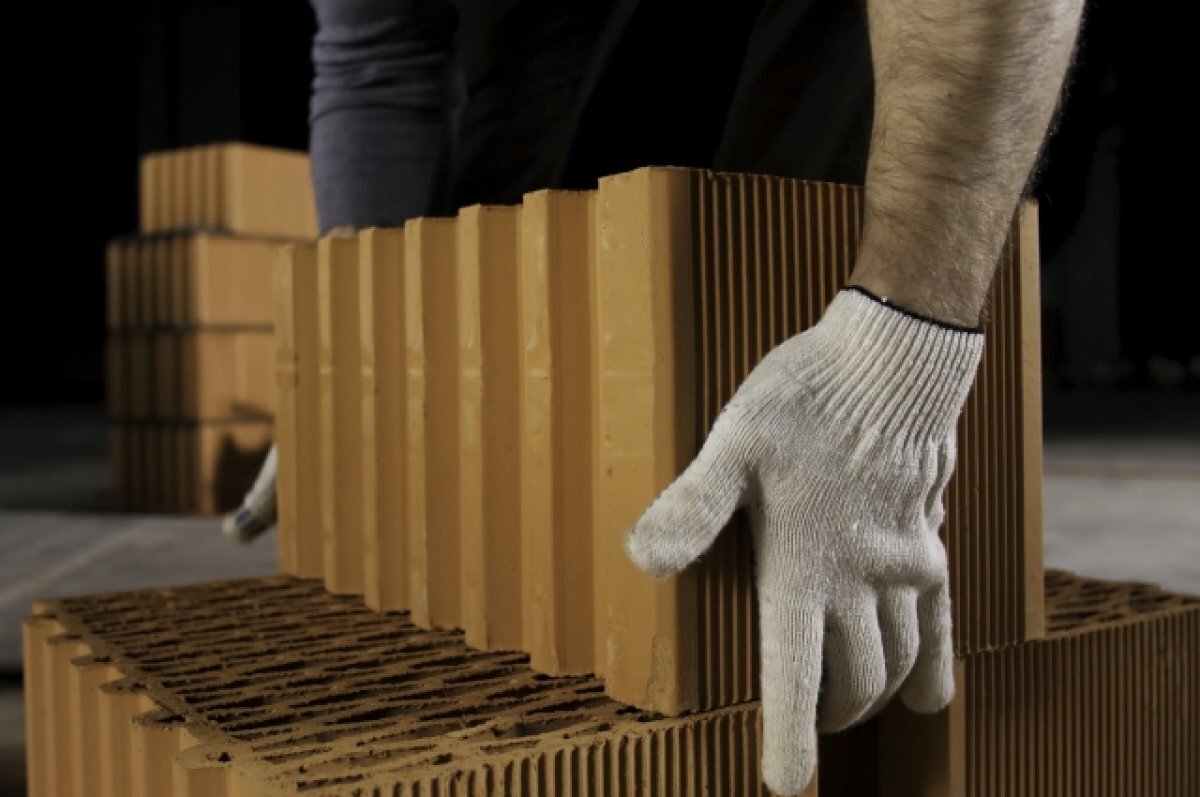    Более 46 тыс. строителей задействованы в восстановлении новых регионов РФ