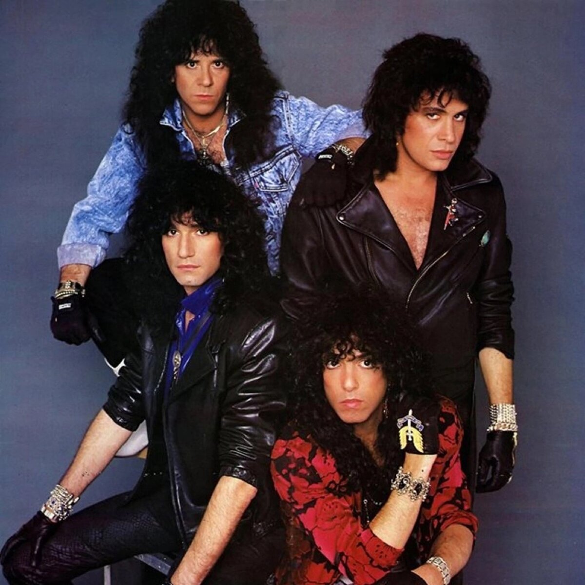 Слушать рок зарубежных групп. Группа Kiss. Группа Кисс состав. Kiss группа 1985. Kiss Band 80s.