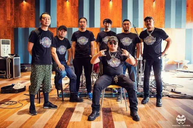 Рок-группа "Хангай", Хурча в черных очках.