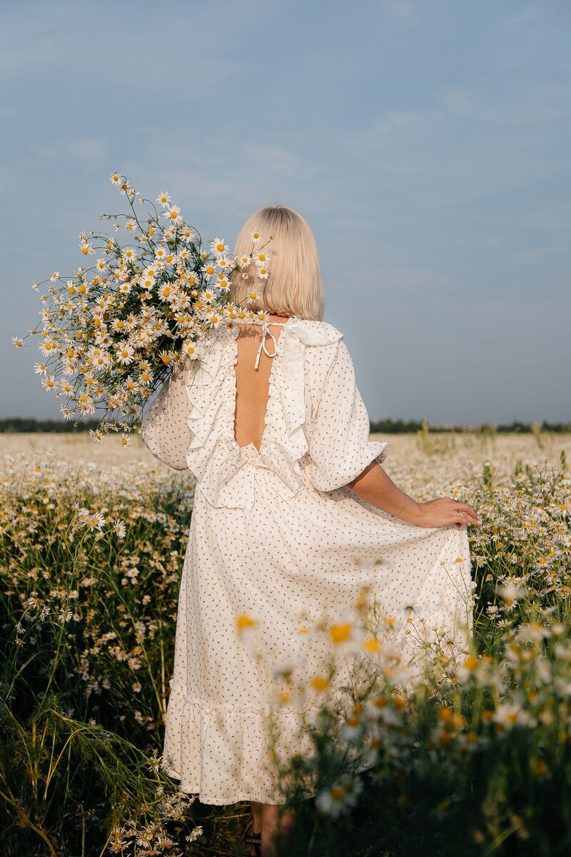Яркое веселое солнышко. Детский сад солнышко. Красивое солнышко. Рисование в детском саду на тему лето. Открытка солнышко.