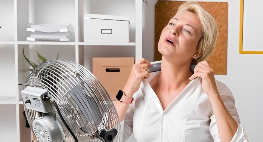 Приливы и усиленное потоотделение могут быть симптомами климакса