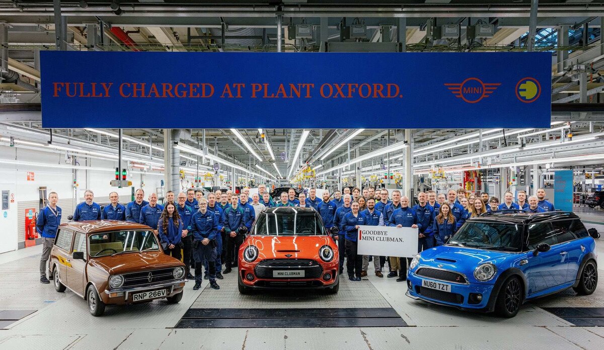 Коллектив завода MINI в Оксфорде прощаются с MINI Clubman. Листайте галерею.