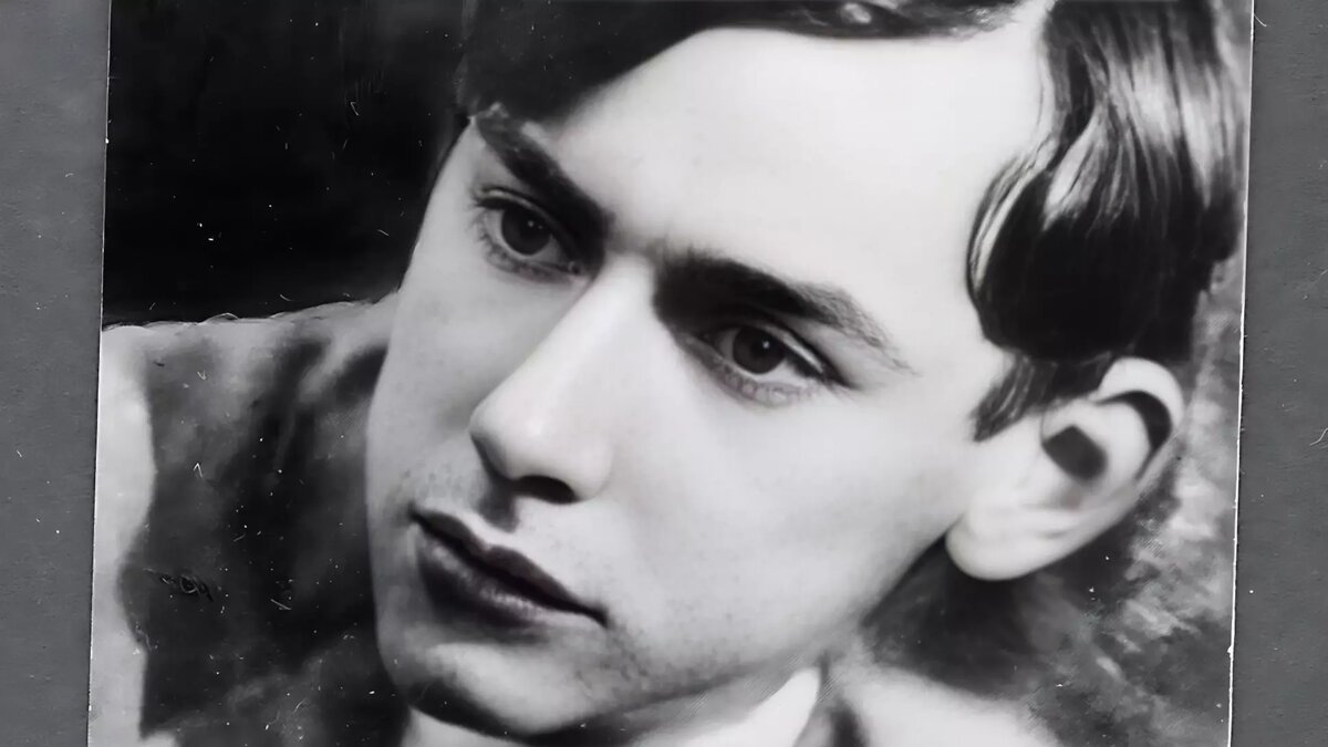     По мнению литературных критиков, записные книжки замечательного русского поэта и прозаика несомненно пополнят собой золотой фонд культуры ХХ века.