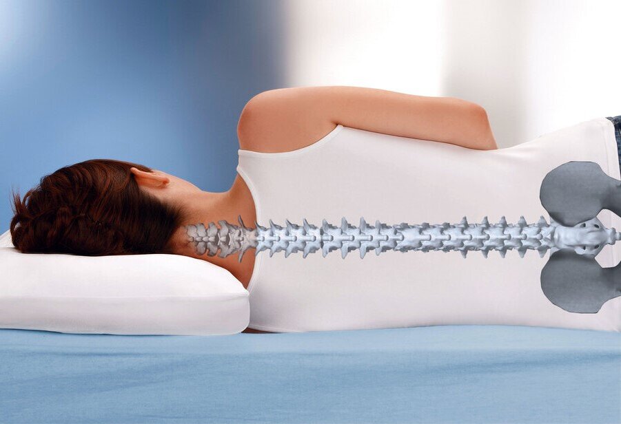 Спать без подушки при шейном. Ортопедический матрас для поясницы. Подушка для позвоночника. Ортопедическая подушка для сна при шейном остеохондрозе. Подушка ортопедическая для поясницы и позвоночника.
