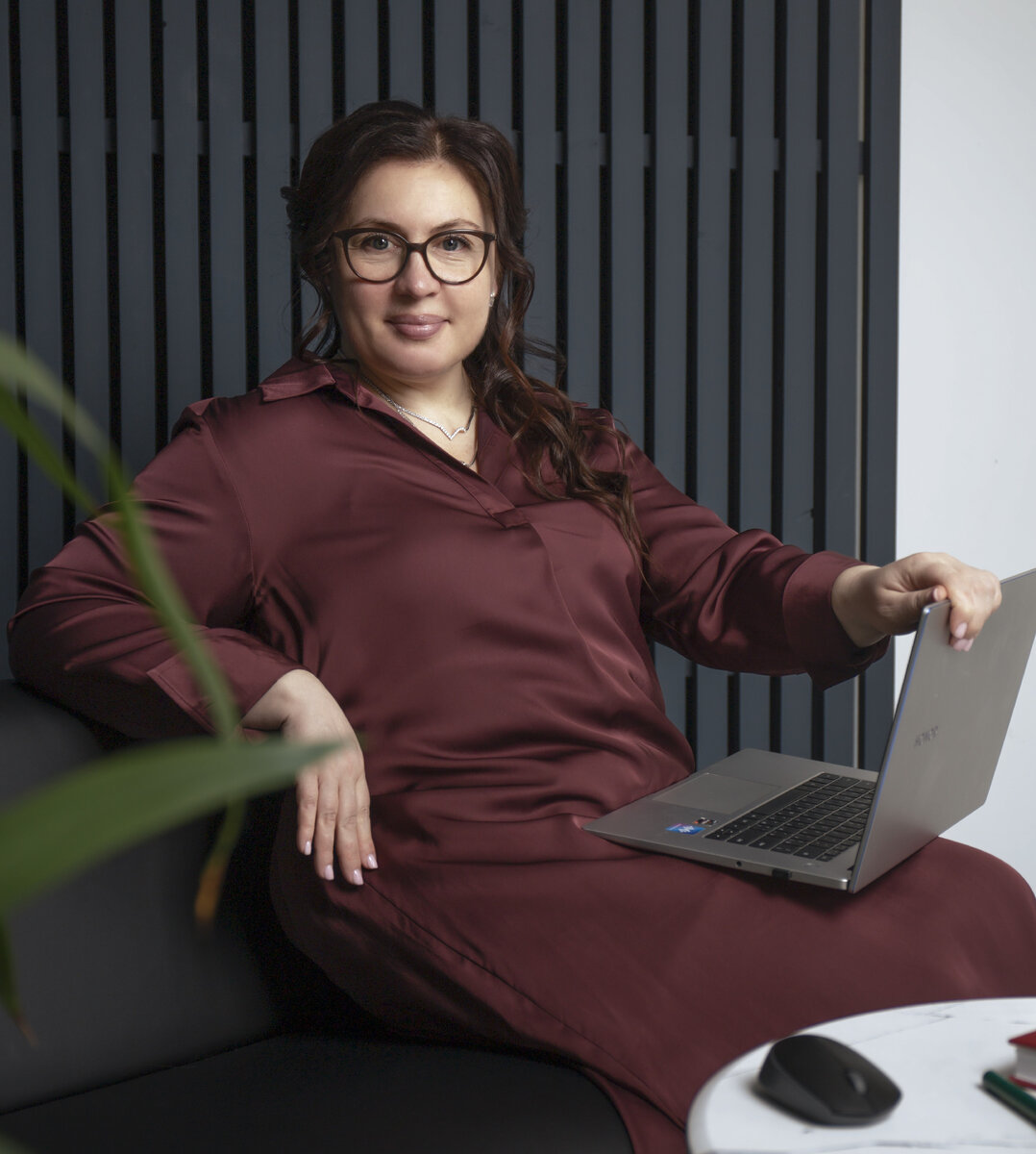 Фото человека, который поможет вам наладить поиск и адаптацию новых сотрудников)