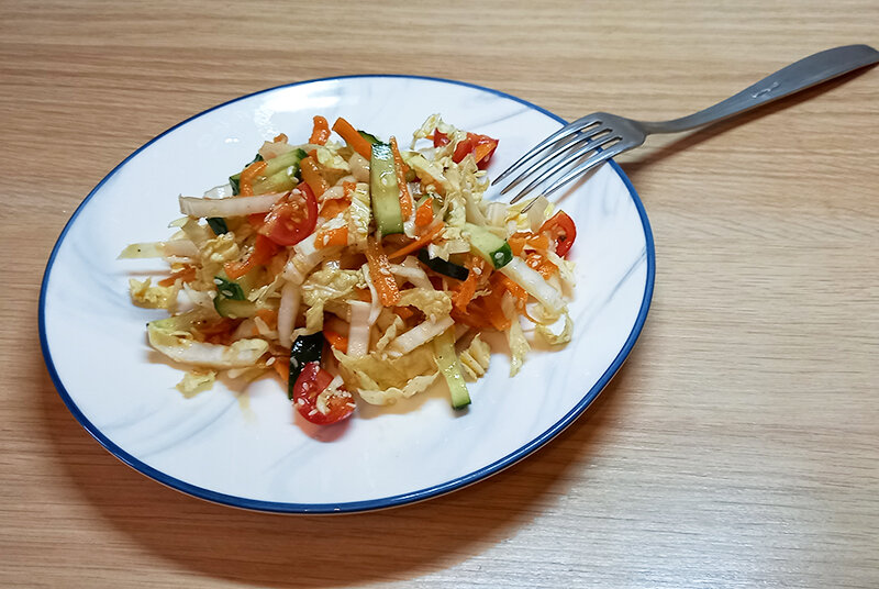 Салат из огурцов, перца и пекинской капусты — рецепт с фото пошагово