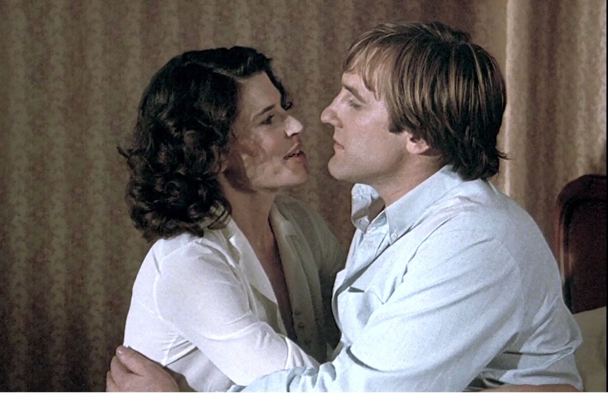 кадр из фильма "Соседка"