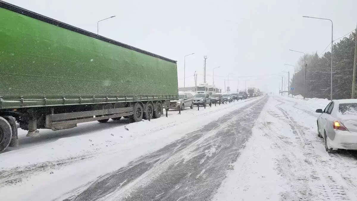     Причина — обильный снегопад